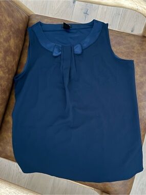 Ann Taylor 100% Silk sleeveless Bow-Accent Blouse Top